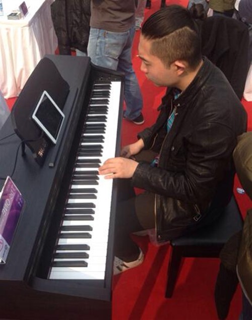 蛋年智能硬件创新大会 智能钢琴等大破吉尼斯纪录 