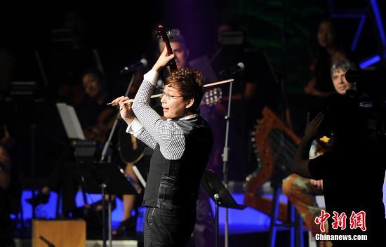 张少博“疯狂小提琴”奏响洛杉矶诺基亚剧院