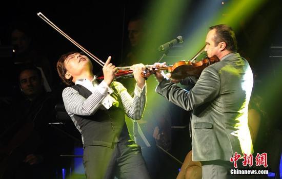张少博“疯狂小提琴”奏响洛杉矶诺基亚剧院