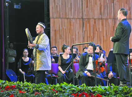 6月6日，新疆艺人参演《木卡姆主题序曲》。当日，“第三届中国西部交响乐周”宁夏演艺集团歌舞剧院交响乐团专场音乐会《回之韵》在新疆人民剧场演出，著名指挥家卞祖善担任解说。