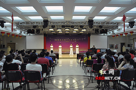 陈刚师生公益音乐会走进湖南大学今年已开20余场