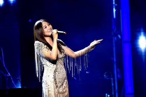 歌手高山唱响上海