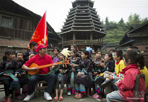 琵琶王子吴永春带队义工慰问留守儿童