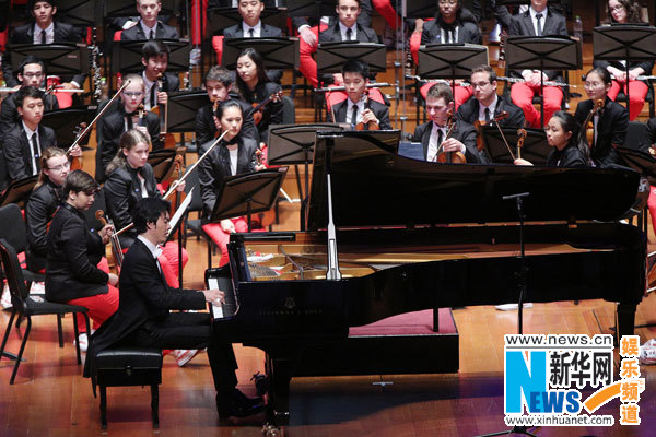 第七届漫步经典开幕 打造4D音乐丛林