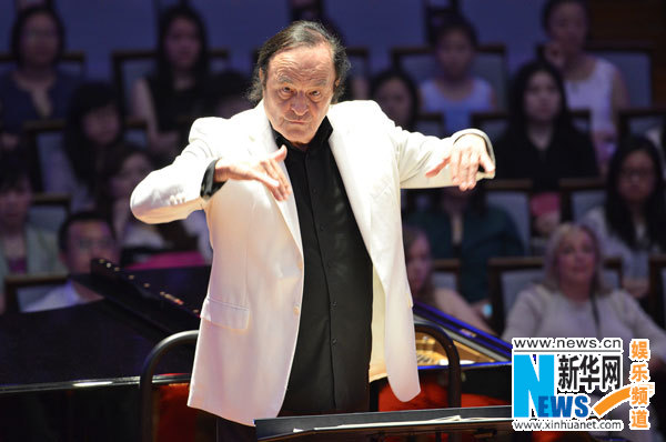 第七届漫步经典开幕 打造4D音乐丛林