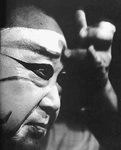 尚长荣上妆照。