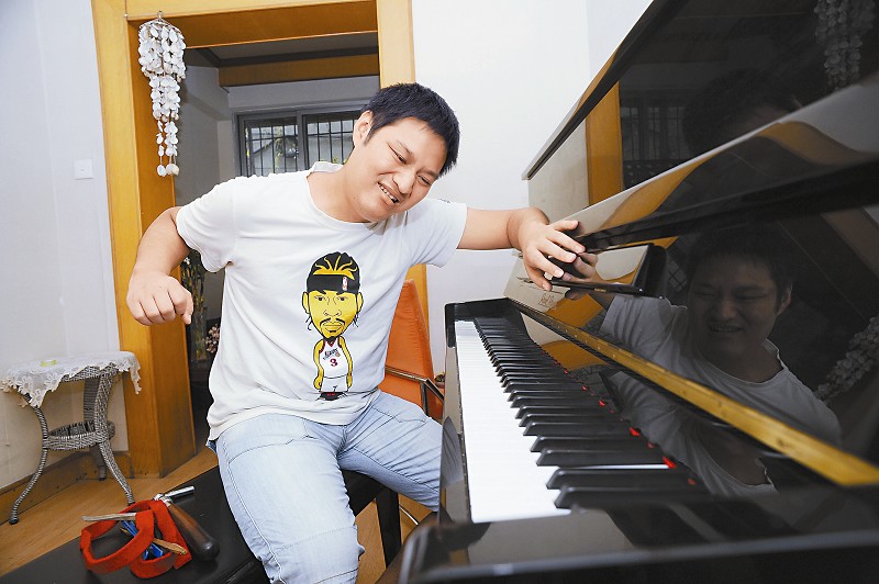 成都专业调律师紧缺:钢琴调律是个体力活儿 - 神州乐器网新闻