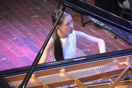 香港钢琴少年受盛赞   奏响“最强爱国音”