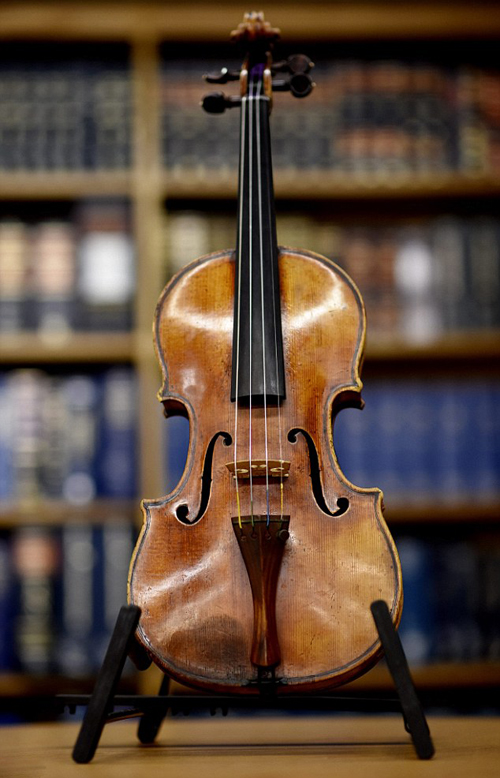 古典小提琴被盗35年后重见天日 制作于1734年