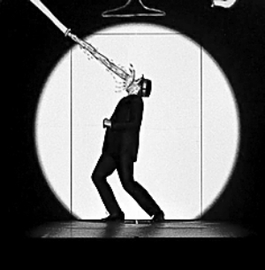 即将上演的《魔笛》采用了真人与动画结合的形式，演员的演唱、表演始终与动画交融