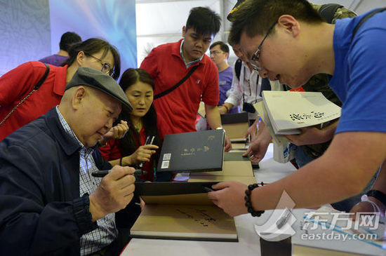 展国粹魅力《尚长荣京剧唱腔精选》上海书展首发(组图)