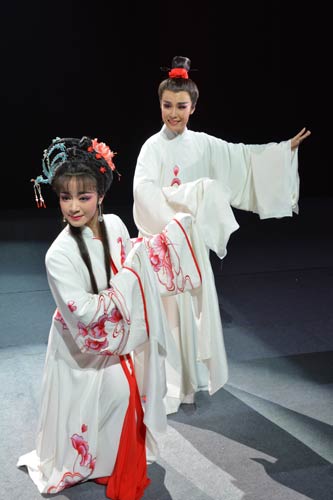 新编越剧《血手印》首演:囊括时下最卖座的戏