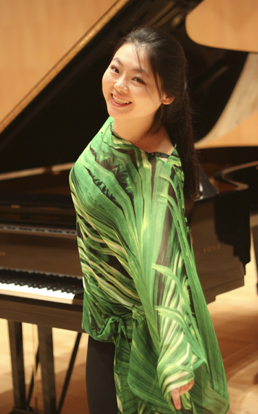 青年钢琴家于美娜出版中国双钢琴作品精选专辑