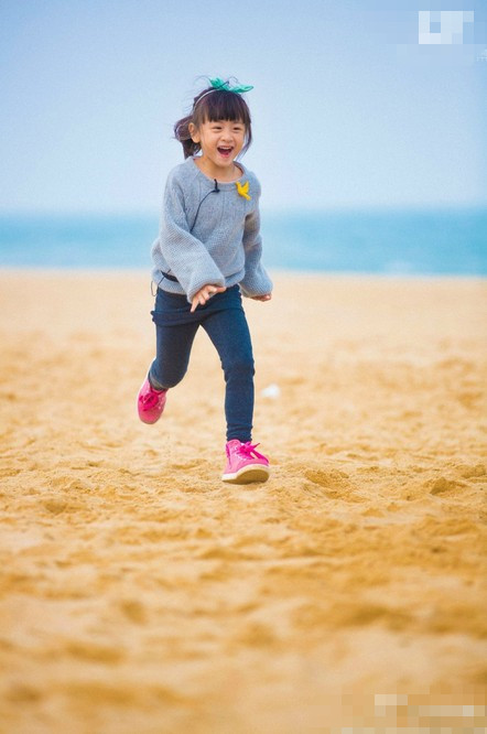 萌娃森碟技多不压身 古筝钢琴作画游泳文武双全