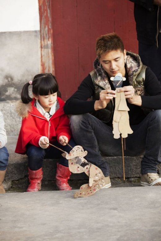 萌娃森碟技多不压身 古筝钢琴作画游泳文武双全