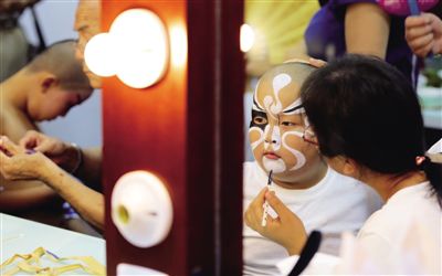 中国京剧小票友舞台竞才艺