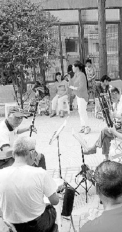 戏剧进社区居民乐开怀(图)