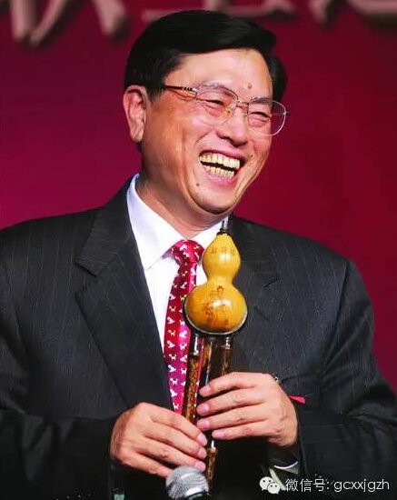 2004年8月30日，著名指挥家余隆带领广东交响乐团于广州星海音乐厅举办交响乐鉴赏讲座，时任中央政治局委员、广东省委书记张德江曾登台指挥乐团演奏。