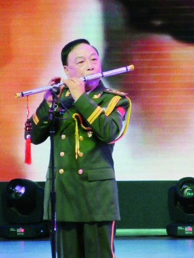 熊海林 从老消防逆袭成葫芦丝音乐家