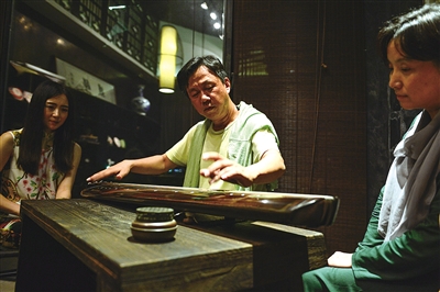 琴弦间挥弹快意人生古琴大师陈雷激将来温首演