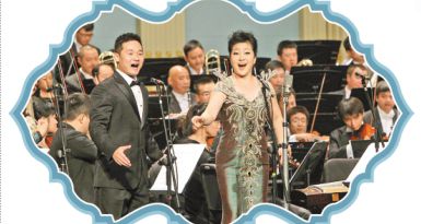 从喀什到上海，从部队护士到女高音歌唱家，她凭借不懈努力一步步踏上梦想的舞台；她受新疆少数民族音乐文化熏陶，致力于为新疆而唱，为祖国而歌；她教书育人，桃李满枝。她就是上海音乐学院教授孟锦慧。