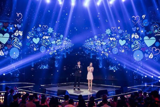 石头《纵情歌唱》音乐会，勿忘初心致敬经典