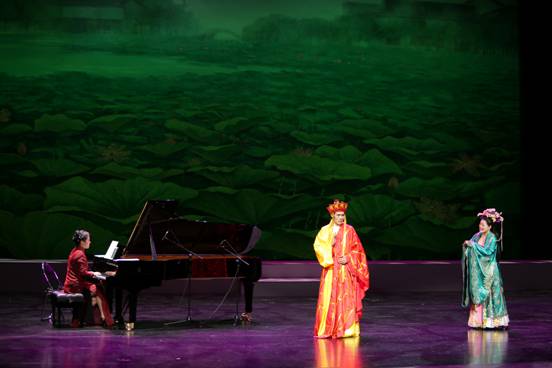 周楠助阵万山红音乐会 音乐演绎名著魅力