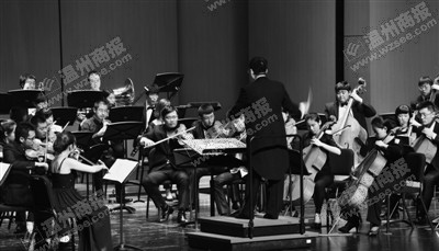 温州城市交响乐团2015-2016音乐季开幕音乐会昨晚在大剧院举行。 金鱼 摄