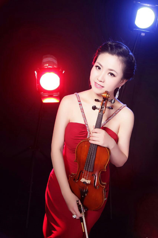 小提琴与马头琴中西结合 二重奏唱响《野马》乐曲