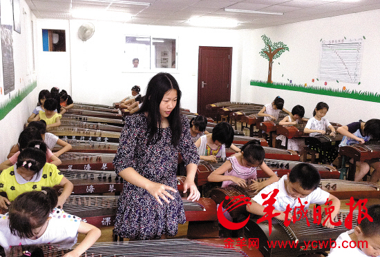 东莞义务培训古筝爱好者 传统文化迎“寒”绽放