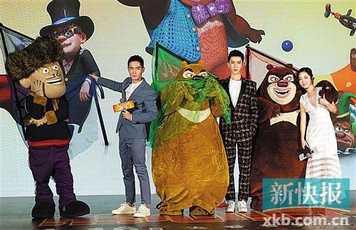 小哥齐秦边吹口琴边演唱 《外面的世界》,帅气