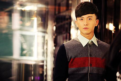 牛骏峰为角色苦练钢琴 暖帅气质被封新男神 - 