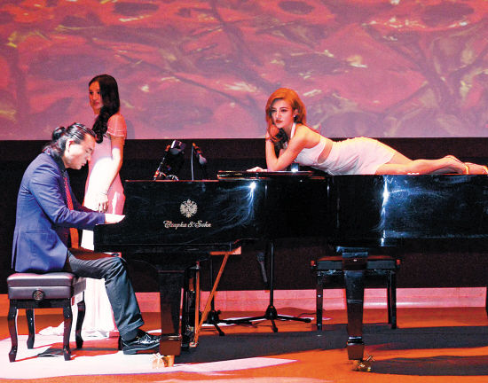 模特助阵“流行钢琴音乐绘”