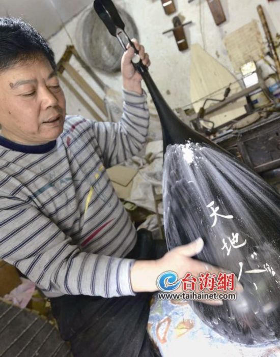 厦门南音琵琶制作师：作品成乐团的“镇馆乐器”