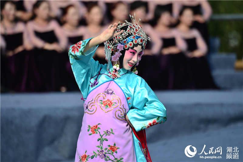 湖北宜昌万人音乐大联欢：钢琴之城文“惠”市民