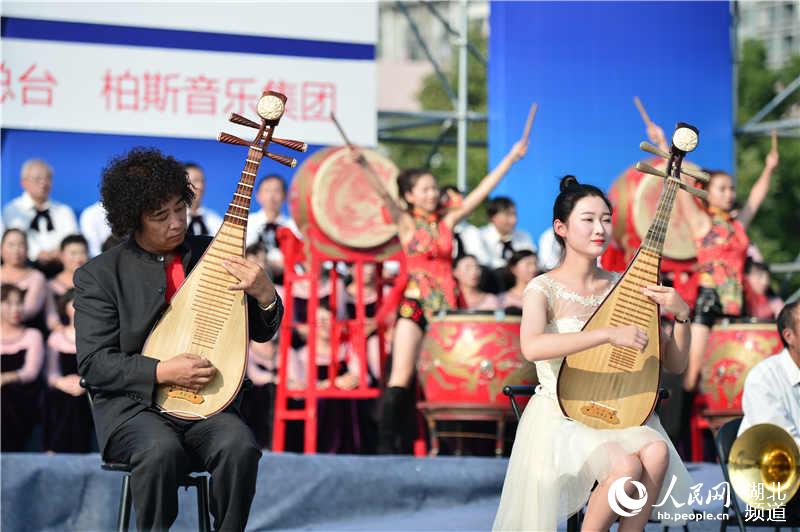 湖北宜昌万人音乐大联欢：钢琴之城文“惠”市民