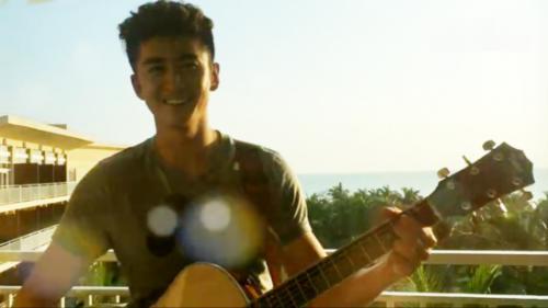 张云龙弹吉他自谈自唱