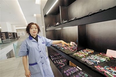 眼科医生博鳌亚洲论坛表演古琴