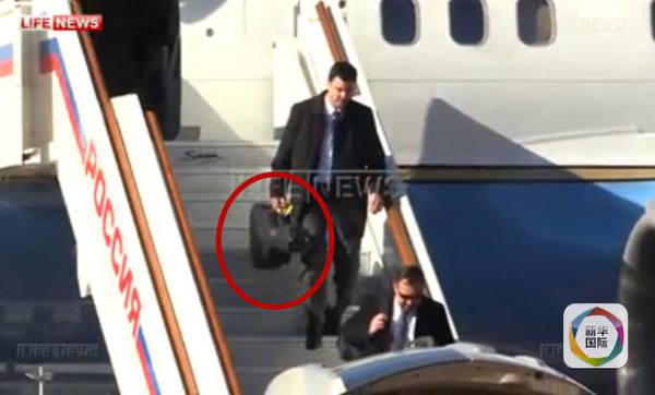 携吉他盒赴俄 克里要送礼？