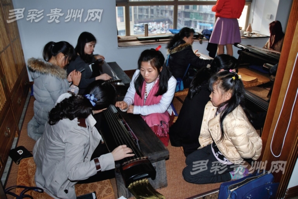 师生谊 蝉如免费授古琴