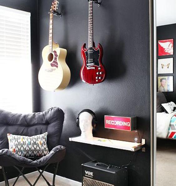 坏掉的乐器用来做家饰吧，整个屋子都是跳动的旋律！