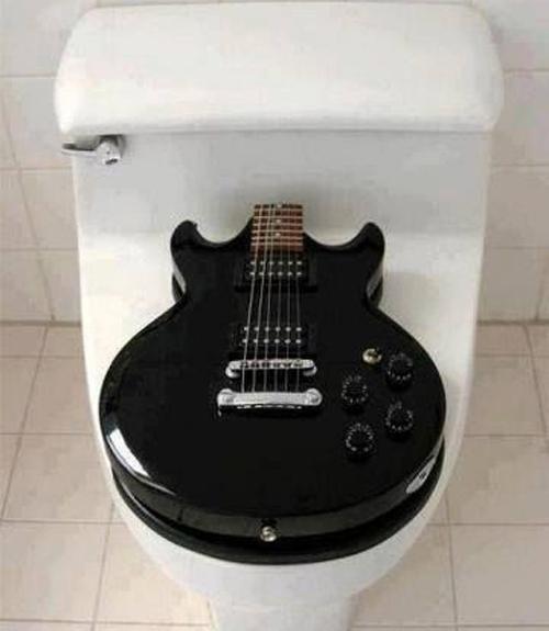 坏掉的乐器用来做家饰吧，整个屋子都是跳动的旋律！