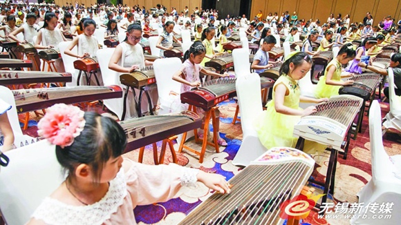 无锡举办古筝艺术节 千人齐奏成亮点