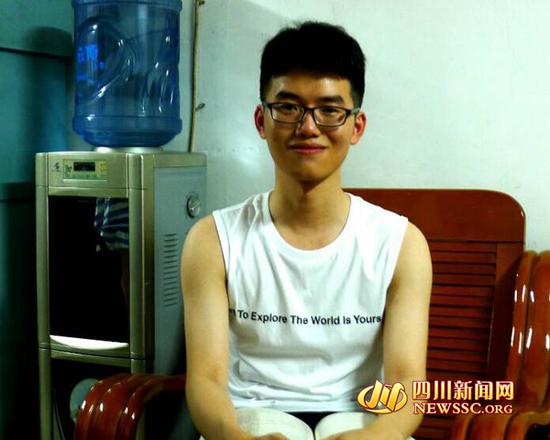 达州文科第一名杨贵龙爱吹笛子 以前几乎没考过第一