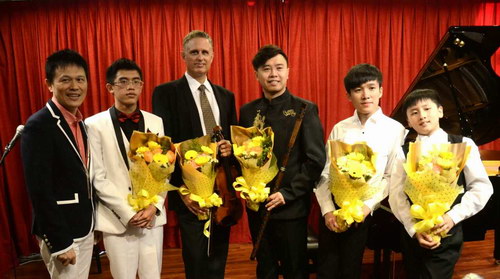 音乐会后音乐家合影