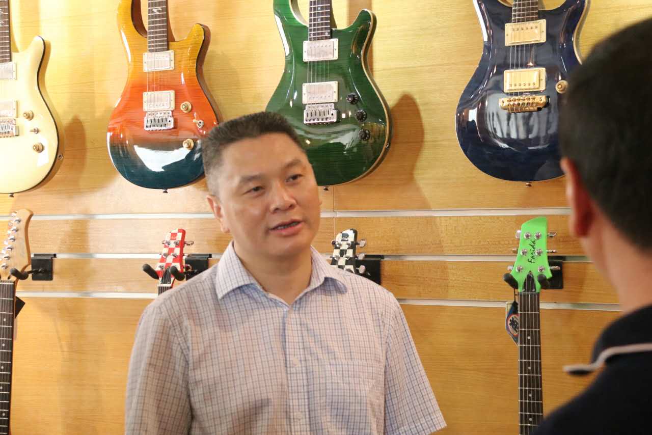 广东省领导莅临法丽达吉他工厂调研指导