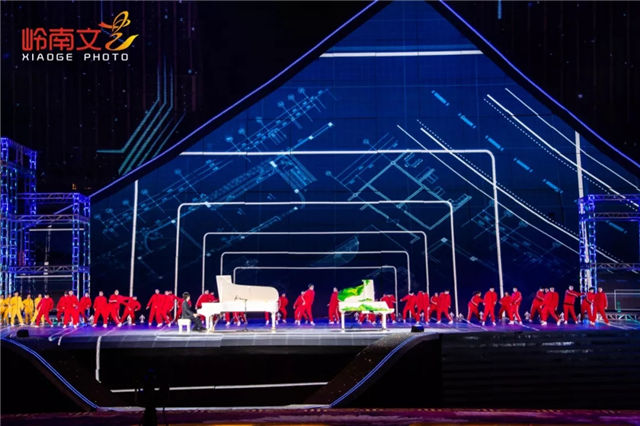 珠江钢琴40+台智能钢琴激情齐鸣，献礼改革开放四十周年