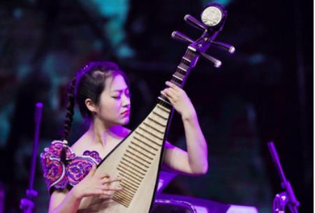 中西乐器完美融合交流 琵琶演奏家于源春登场深圳国际音乐节