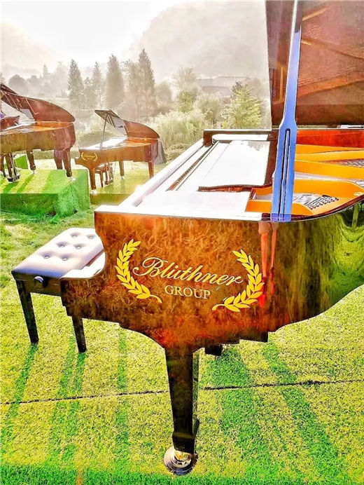 165周年 博兰斯勒黄金音色奏响世界第一场悬崖音乐会及百人世纪钢琴交响乐盛会！黄龙音乐季正式拉开帷幕！