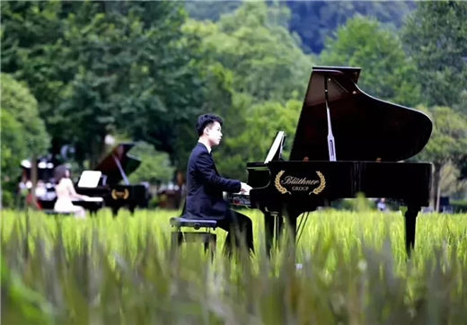 165周年 博兰斯勒黄金音色奏响世界第一场悬崖音乐会及百人世纪钢琴交响乐盛会！黄龙音乐季正式拉开帷幕！